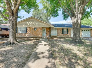 1207 Red Oak St, Ennis, TX 75119