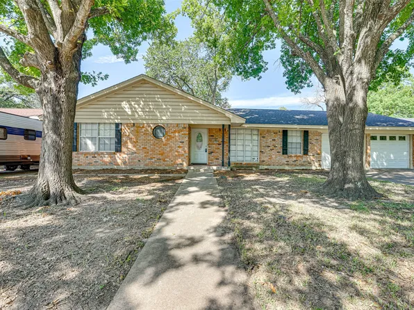 1207 Red Oak St, Ennis, TX 75119
