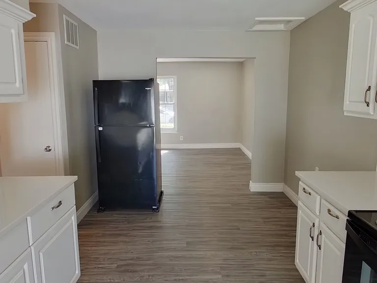 1921 N Garland Ave — Photo 6