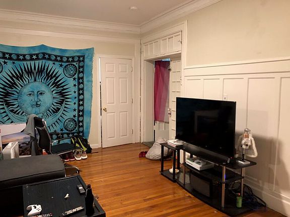 3rd image of 21 Park Vale Ave APT 1