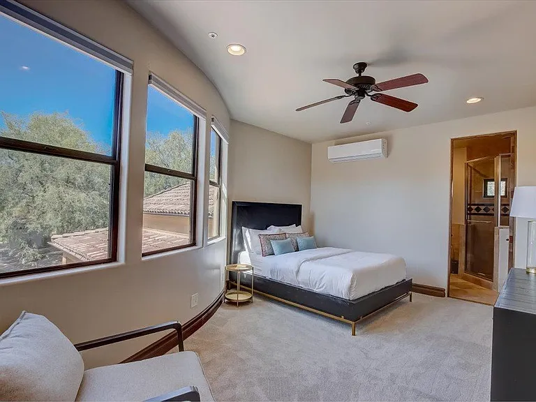 Bedroom 6 (Ensuite)