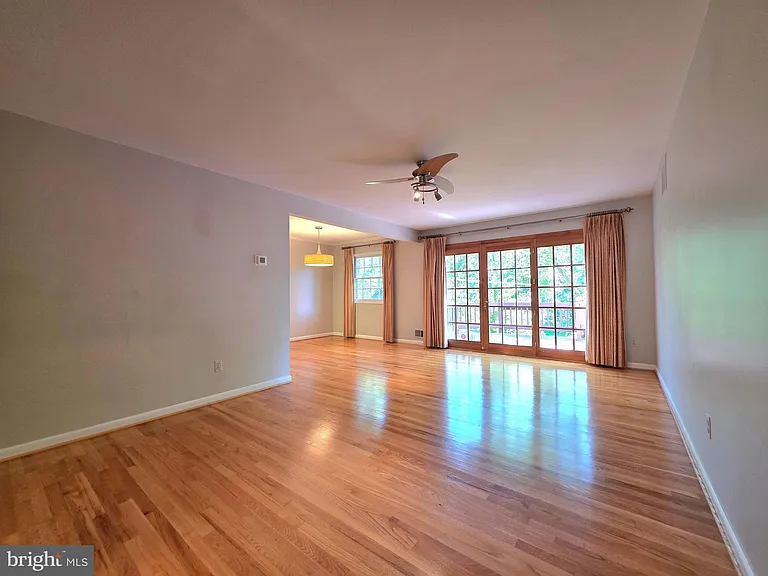 2215 Collingwood Rd — Photo 13