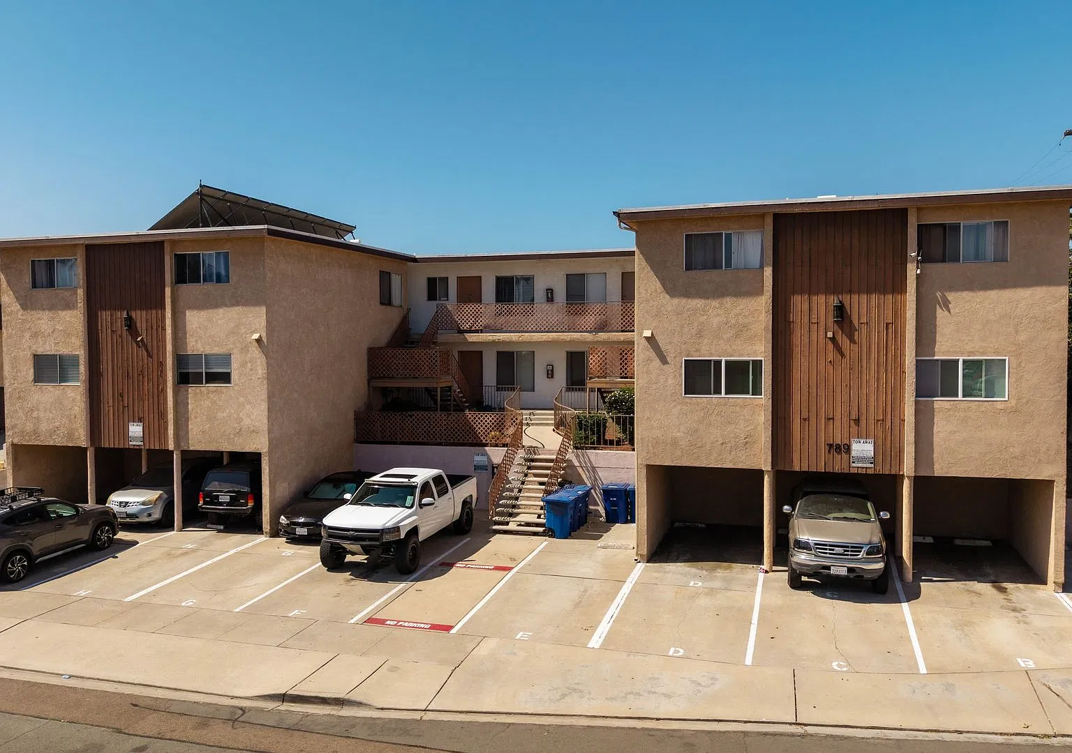 Calla Ave Apartments — Photo 1