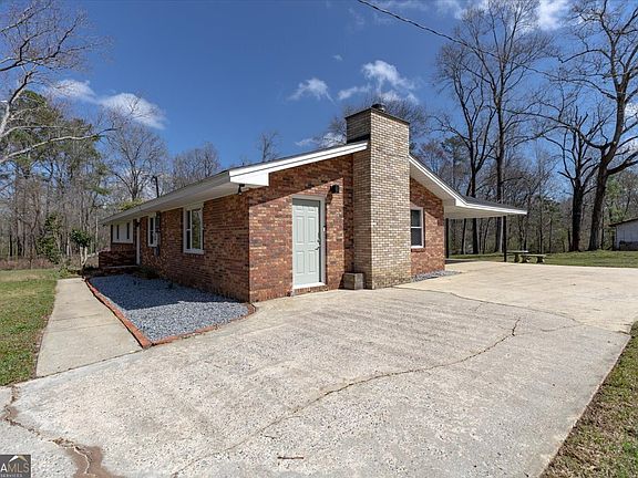 5th image of 210 Webb St