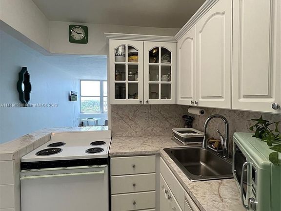 5th image of 2899 Collins Ave APT 1402
