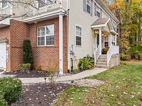2nd image of 146 Fountayne Ln