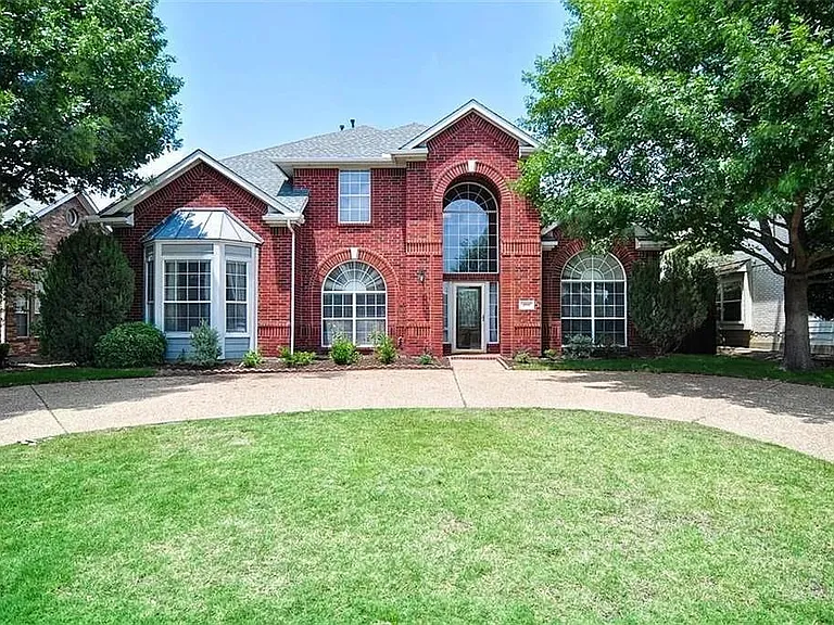 4561 Risinghill Dr — Photo 2
