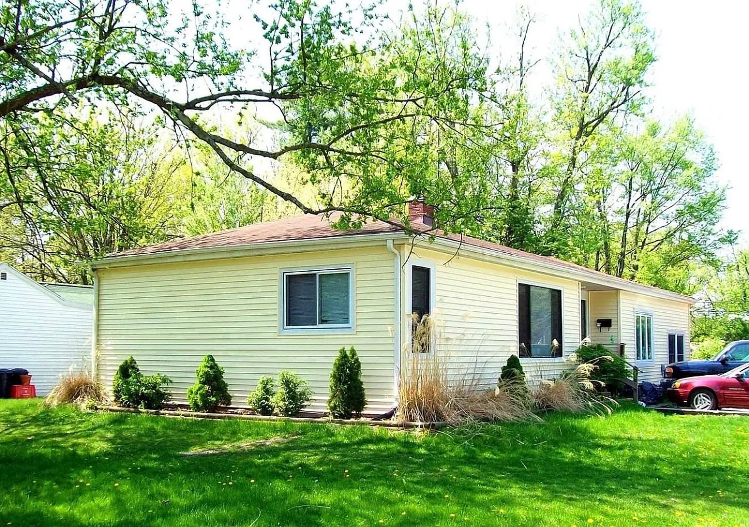 5BR - Walk to Campus! — Photo 1