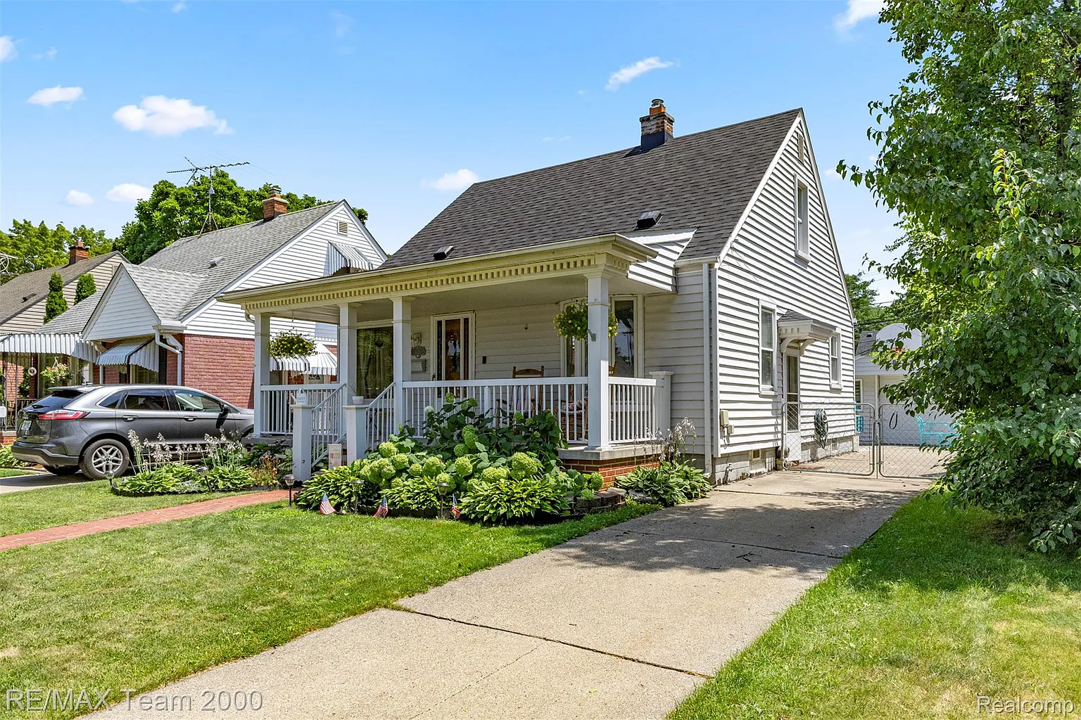 3321 Hollywood St photo 1