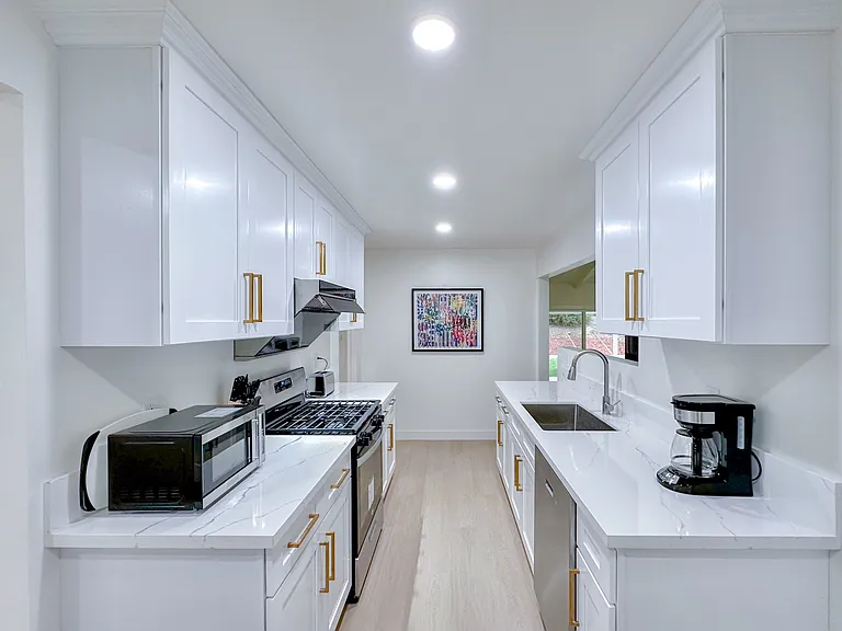 18448 La Guardia St?rowland Hts — Photo 5