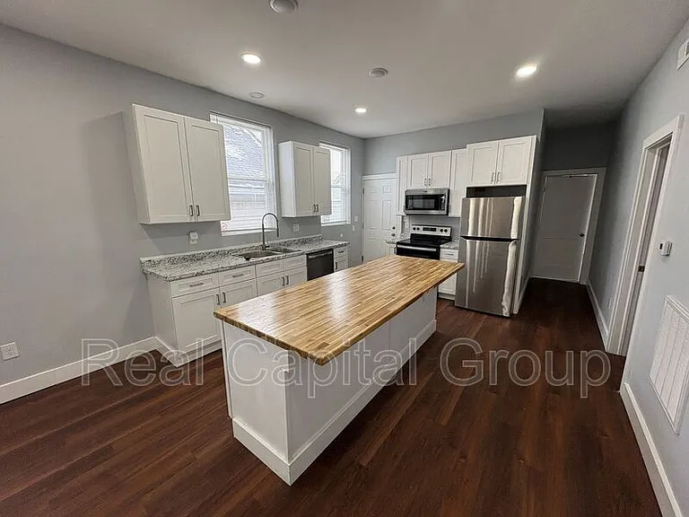1527-1529 Foster Ave — Photo 6
