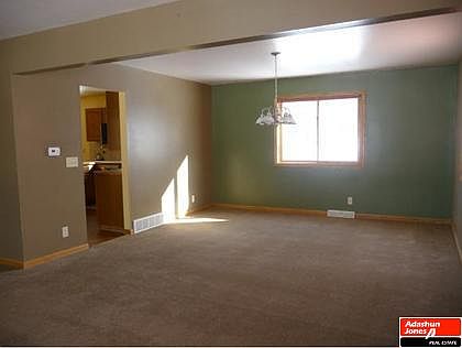 5th image of 975 Danbury Ave