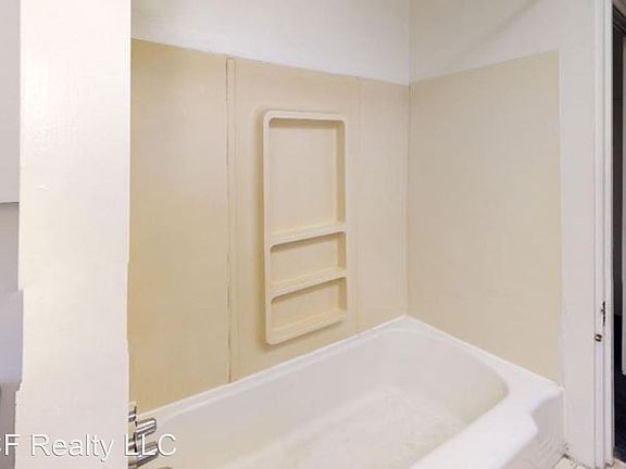 4th image of 3314 Arch St Unit 1R