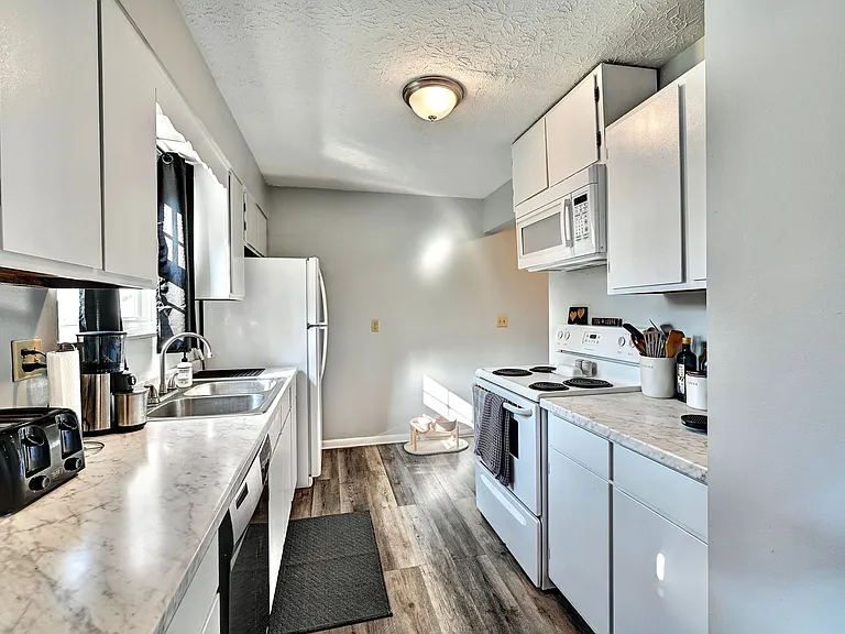 13 Airview Dr — Photo 6