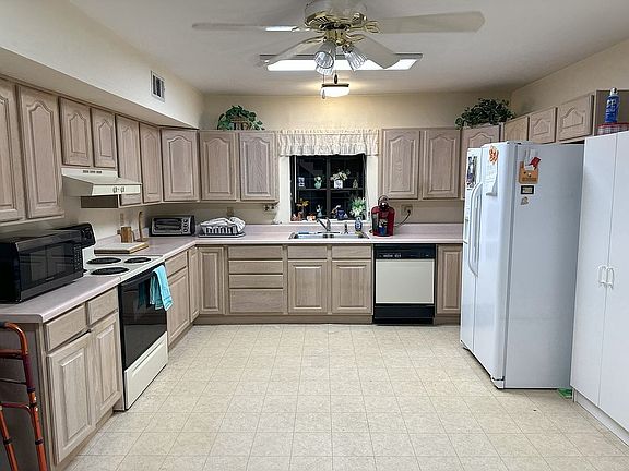 3rd image of 66690 Indian Hills Way