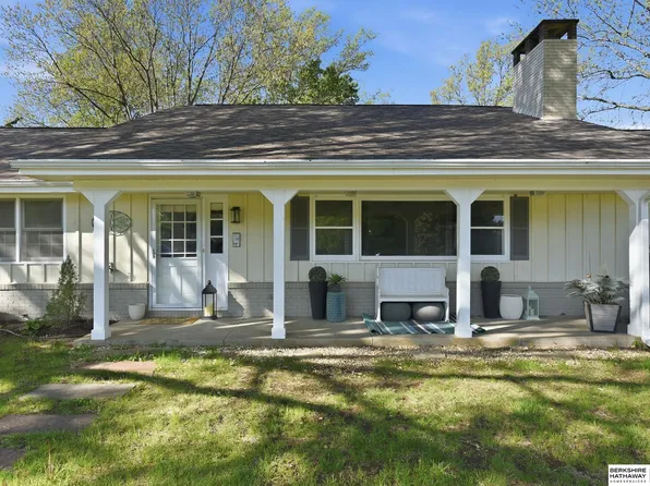 6101 Frontier Rd, Lincoln, NE 68516