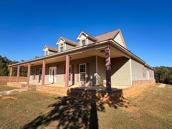 2nd image of 1002 Robbins Ln