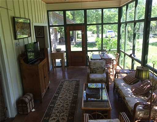 4th image of 208 Oak Park Dr