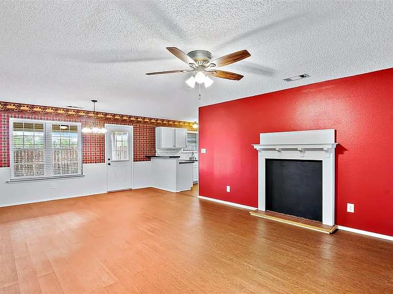525 Baldwin St — Photo 5