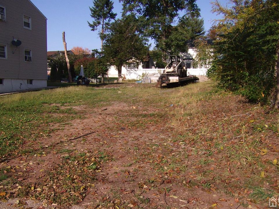 1st image of 450 Avenel St