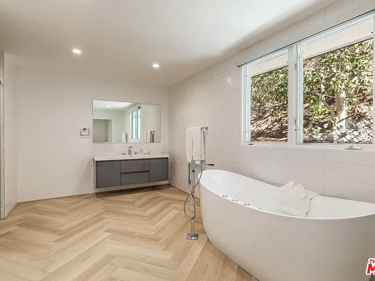502 Evelyn Pl — Photo 17