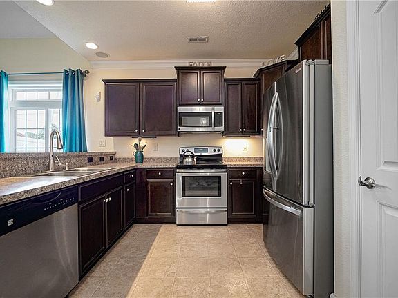 5th image of 400 Autumn Green Ln