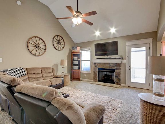 3rd image of 3441 Bradfield Dr