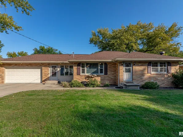 209 E Sheridan St, Manito, IL 61546