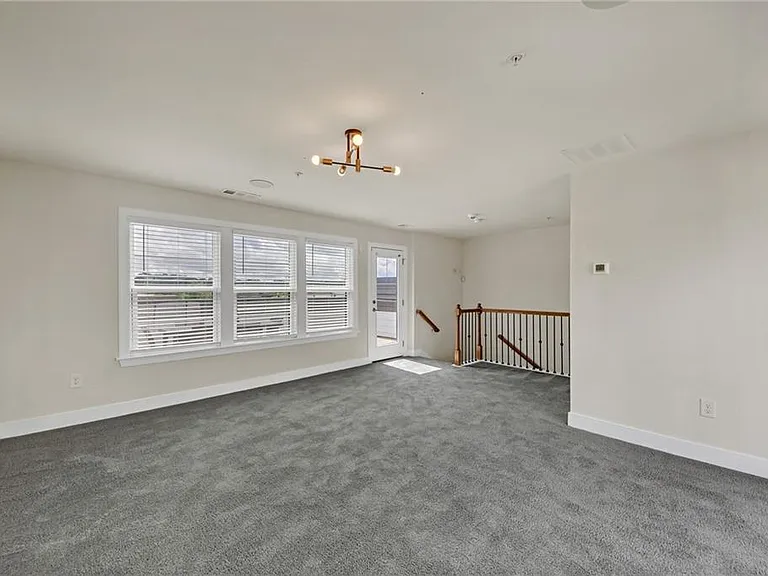 860 Stonehill Ln — Photo 30