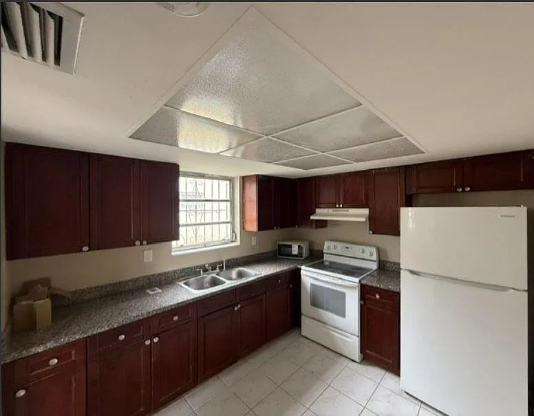 2 bed, 2.0 bath, 2158 sqft, $2,600 — Photo 4