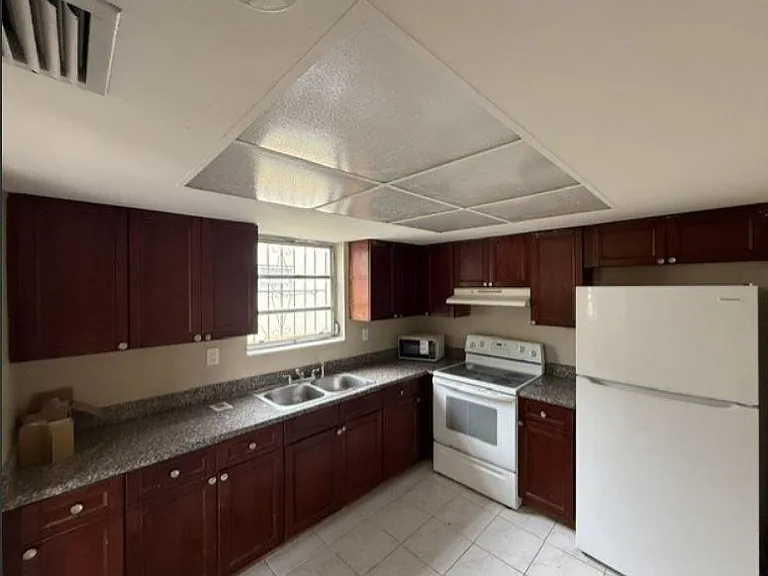 16980 N Miami Ave — Photo 5