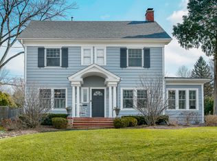 229 N Main St, Glen Ellyn, IL 60137