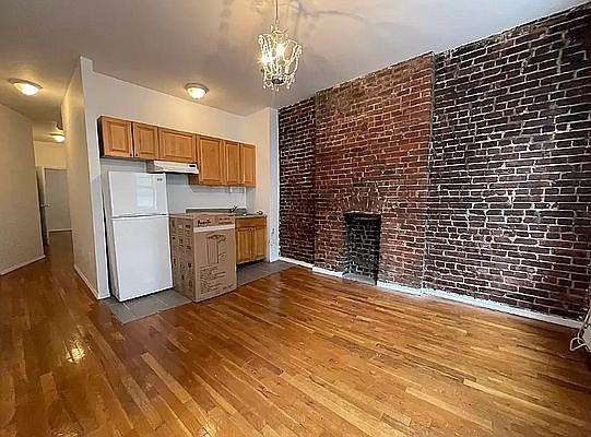 1st image of 447 W 37th St #5R