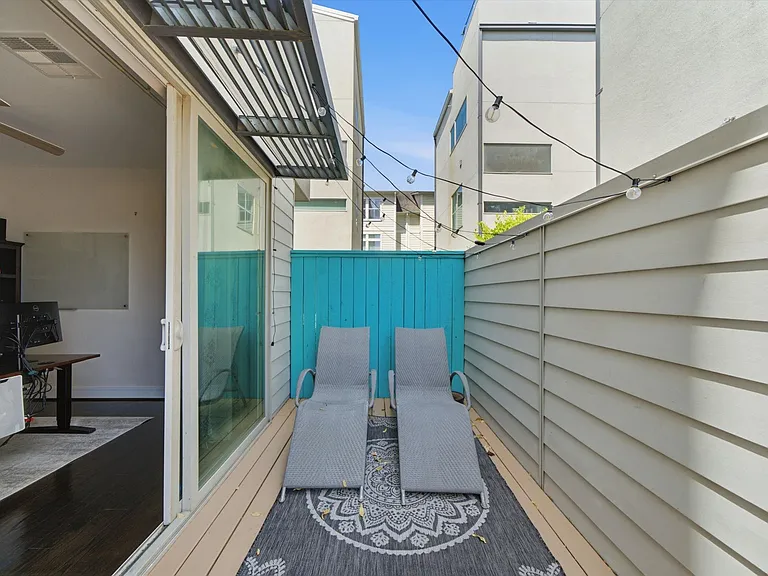 1221 W 17th St — Photo 31