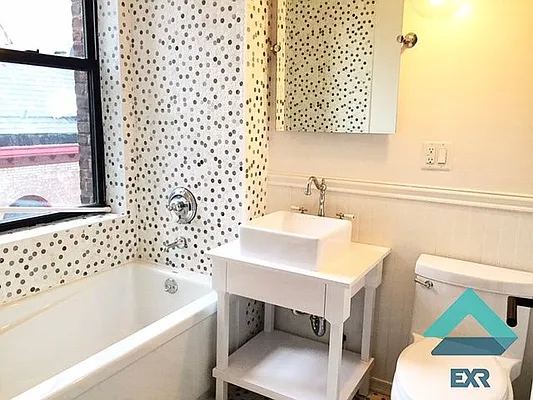 Rented by EXR | media 27