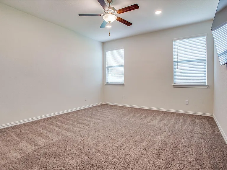 113 Hayes Dr — Photo 20