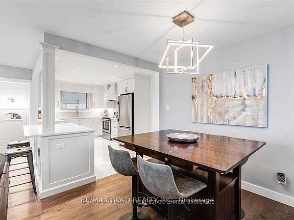 3rd image of 3472 Rexway Dr