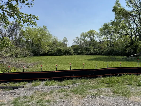 223 Walton Ferry Rd, Hendersonville, TN 37075