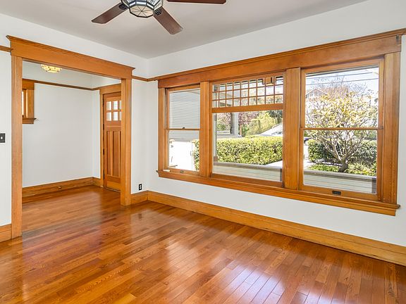 living room with view of front yard