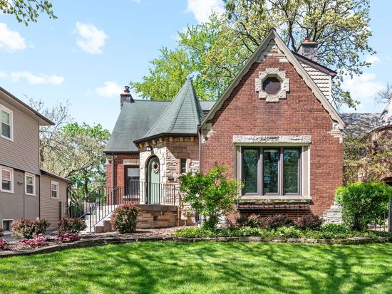 9046 S Pleasant Ave, Chicago, IL 60643