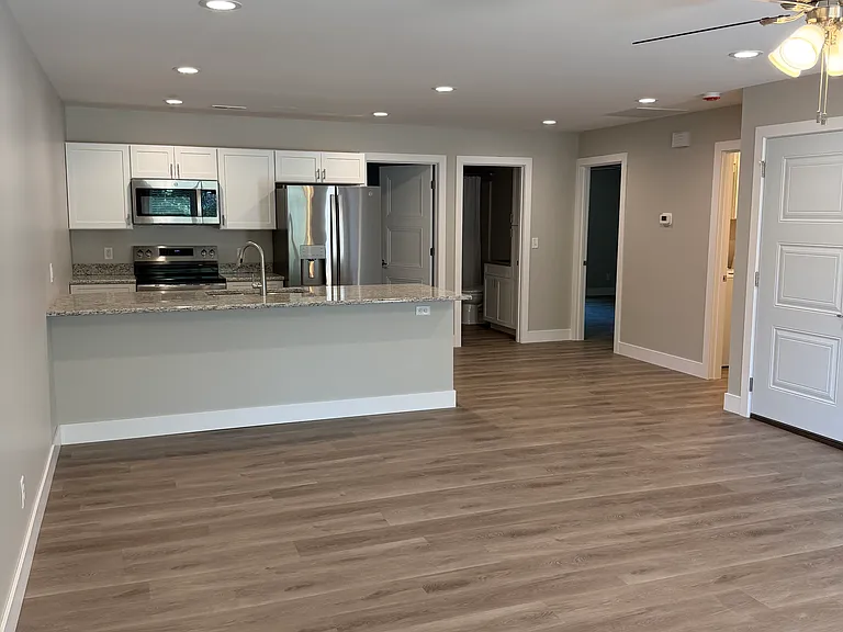 323 N Chestnut St #325 — Photo 3