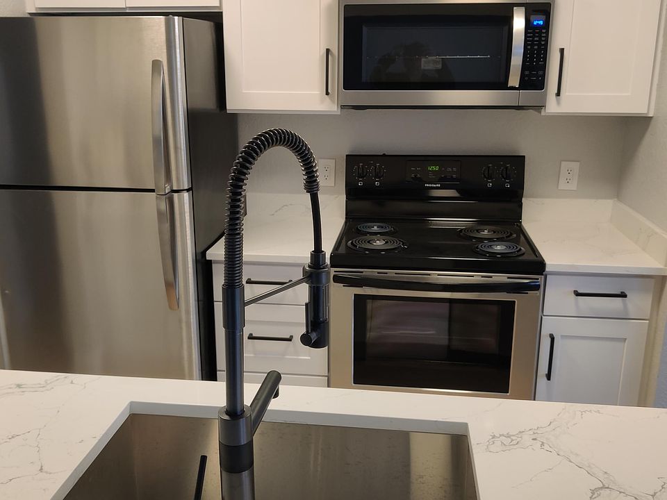 1st image of 10848 NE 68th St APT 108