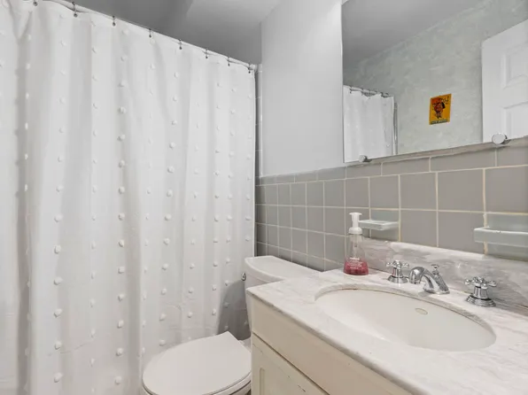 310 East 70th Street image 5 of 6