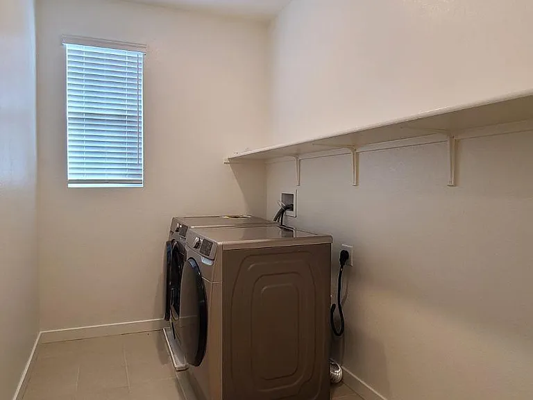 2402 Indigo Dr — Photo 7
