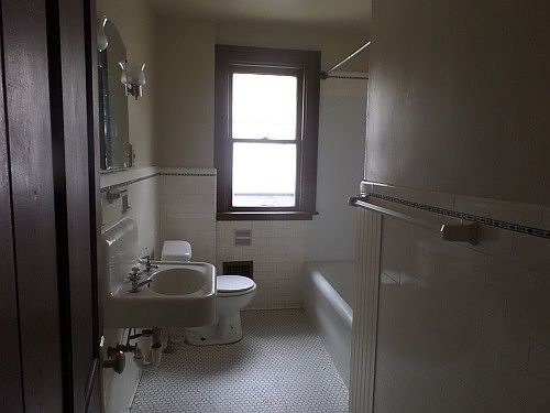 3rd image of 1924 Whitney Ave #2