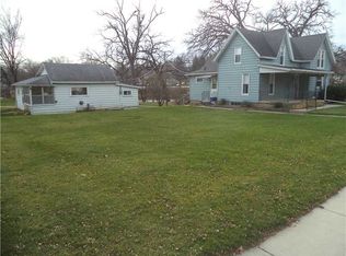 241 E Main St, Central City, IA 52214