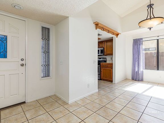 5th image of 929 Monterey Dr