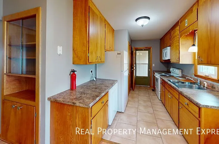 2200 W 39th St — Photo 3