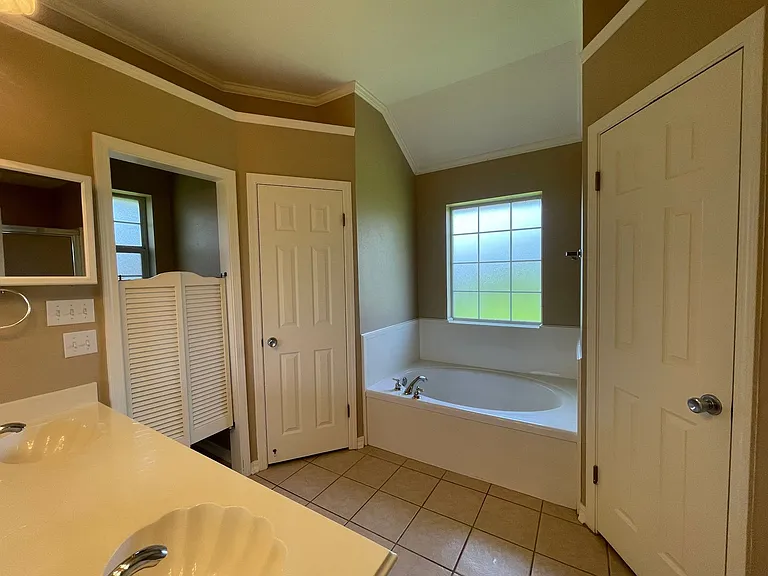 2922 Le Oaks Dr — Photo 8