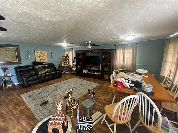 3rd image of 604 Hoffpauir Ln